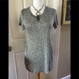 Beautiful and comfy Silver Top by Wassimo Size SP